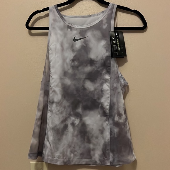 NWT // Nike Women’s Running Tank - Picture 1 of 9